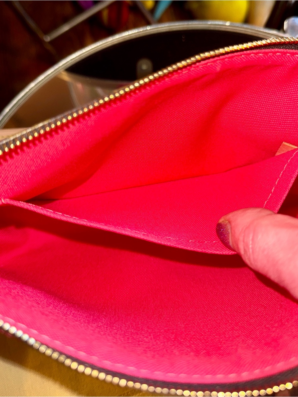 LOUIS VUITTON V POCHETTE ACCESSORIES  BAG GORGEOUS 👀! - Picture 9 of 16